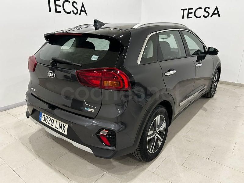 Usado Kia Niro 141 CV (103 kW) 2021 Gris / plata SUV