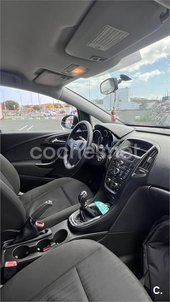 Usado Opel Astra Enjoy 115 HP (84 kW) 2011 Preto Sedan