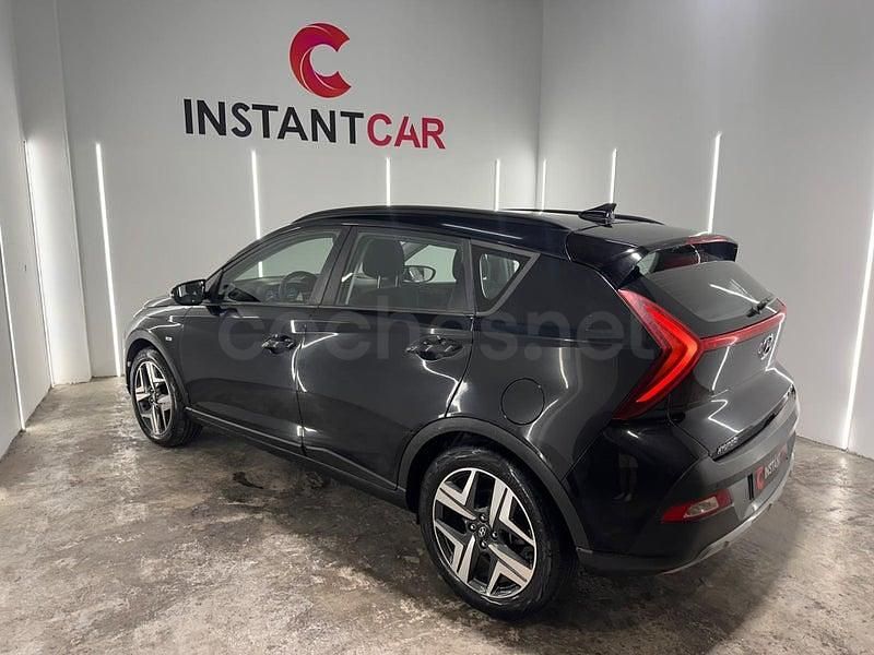 Usado Hyundai Bayon 100 CV (73 kW) 2022 Negro SUV
