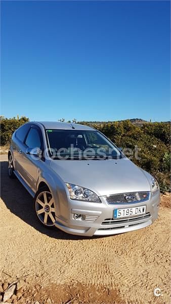 Usado Ford Focus Sport 145 CV (106 kW) 2005 Gris / plata Berlina