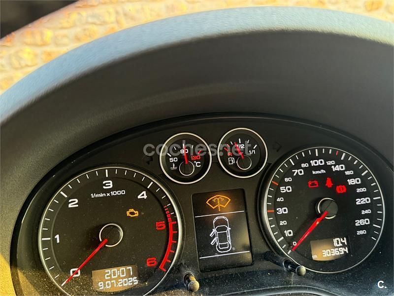 Usado Audi A3 Attraction 170 CV (125 kW) 2010 Gris / plata Berlina