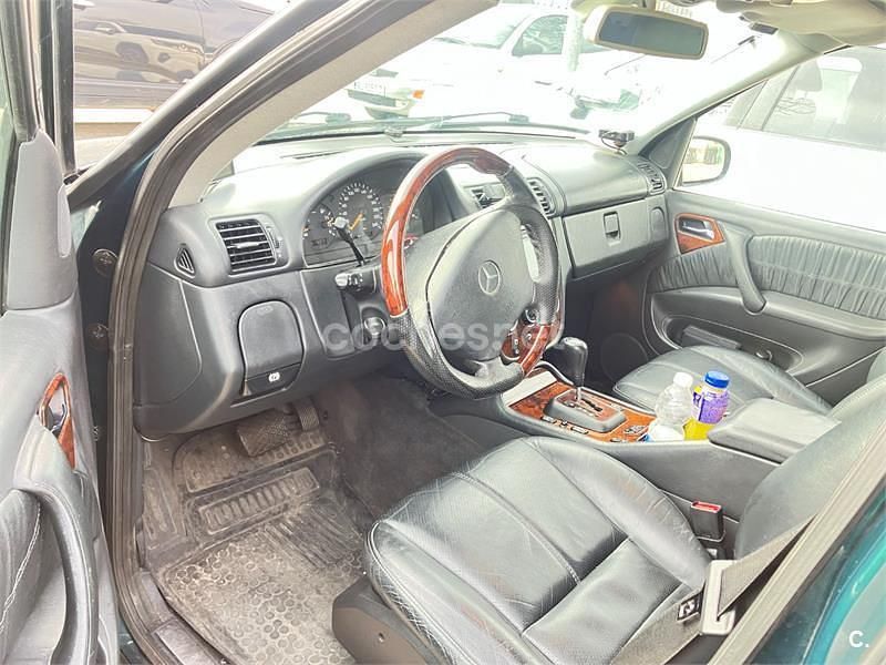 Usado Mercedes ML270 163 CV (119 kW) 2001 Gris / plata SUV