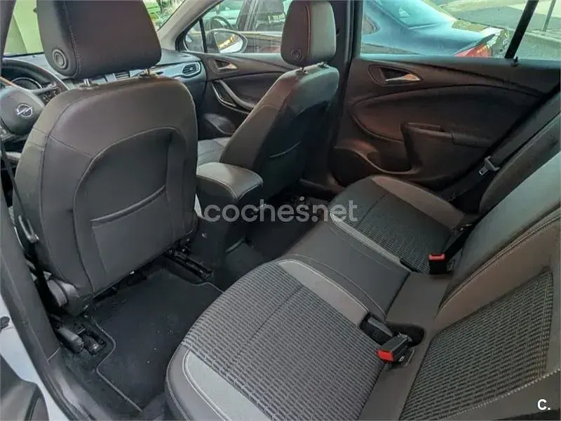 Usado Opel Astra Business Elegance 145 CV (106 kW) 2021 Blanco Familiar