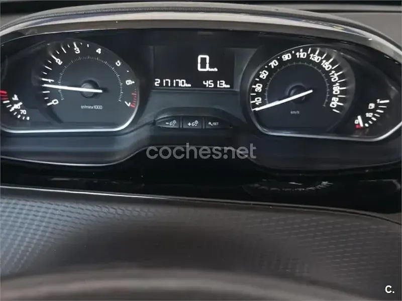 Usado Peugeot 208 Style 82 CV (60 kW) 2016 Gris / plata Utilitario