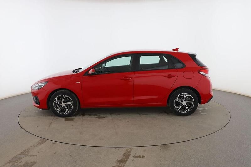 Usado Hyundai i30 120 CV (88 kW) 2022 Rojo Utilitario
