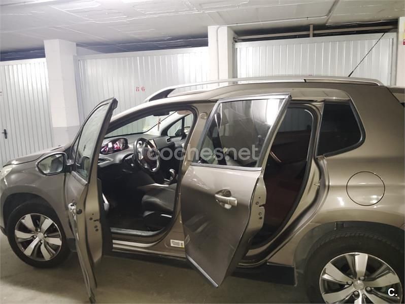 Usado Peugeot 2008 Active 92 CV (67 kW) 2013 Beige SUV