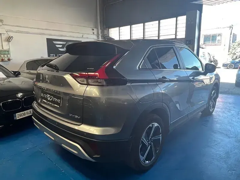 Usado Mitsubishi Eclipse Cross 188 CV (138 kW) 2025 Gris / plata SUV