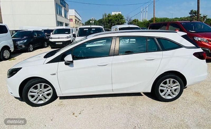 Usado Opel Astra Business 110 CV (80 kW) 2018 Blanco Familiar
