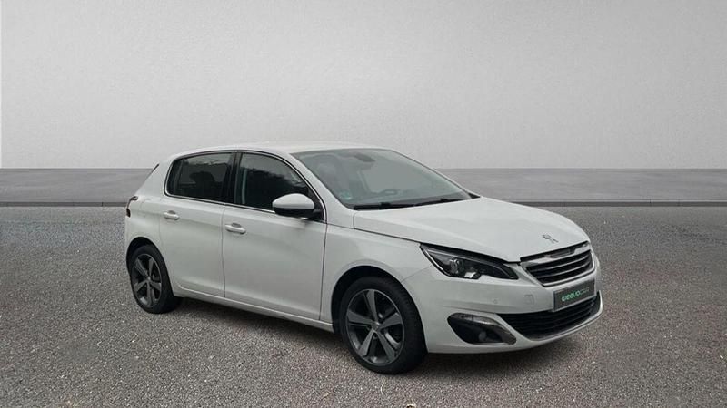 Usado Peugeot 308 Allure 130 CV (95 kW) 2015 Blanco