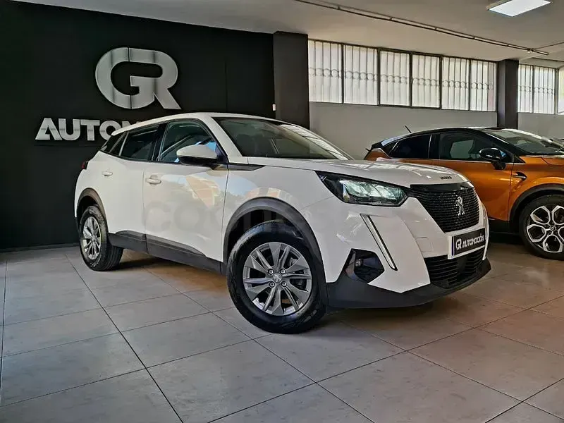 Usado Peugeot 2008 Active 100 CV (73 kW) 2020 Blanco SUV
