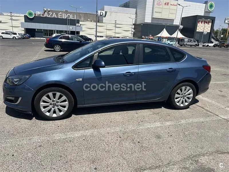 Usado Opel Astra Business 110 CV (80 kW) 2012 Azul Berlina