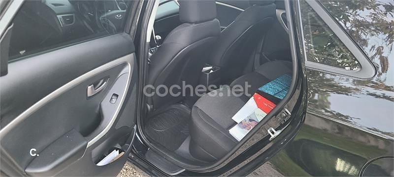 Usado Hyundai i30 90 CV (66 kW) 2015 Negro Berlina