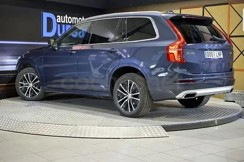 Usado Volvo XC90 Momentum 235 CV (172 kW) 2021 Gris / plata SUV