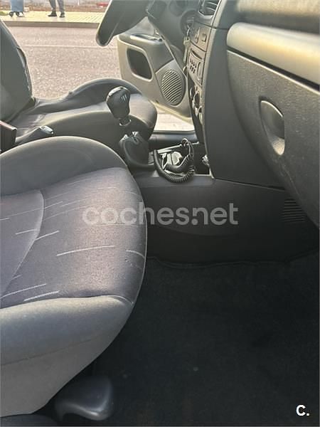 Usado Renault Clio II Expression 80 CV (58 kW) 2004 Gris / plata Berlina