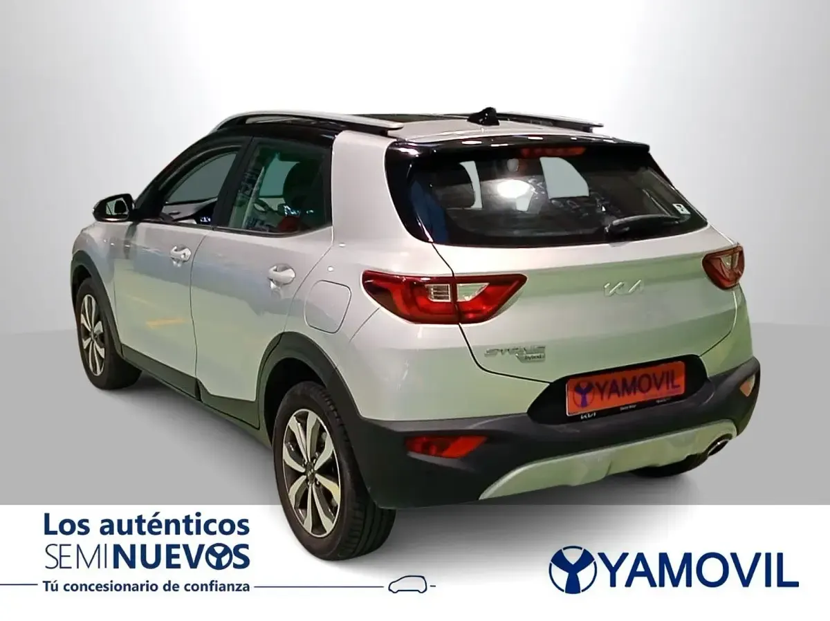Usado Kia Stonic 100 CV (73 kW) 2021 Gris SUV