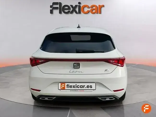 Usado Seat Leon FR 204 CV (150 kW) 2020 Blanco Berlina