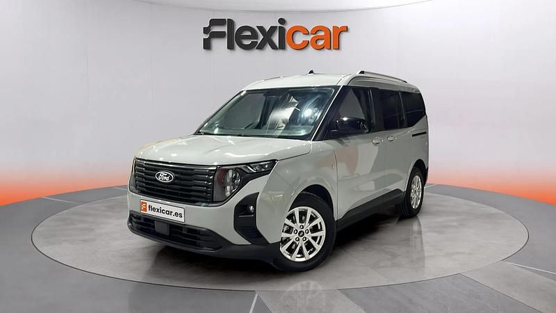 Usado Ford Tourneo Courier Titanium 125 CV (91 kW) 2025 Gris Monovolumen