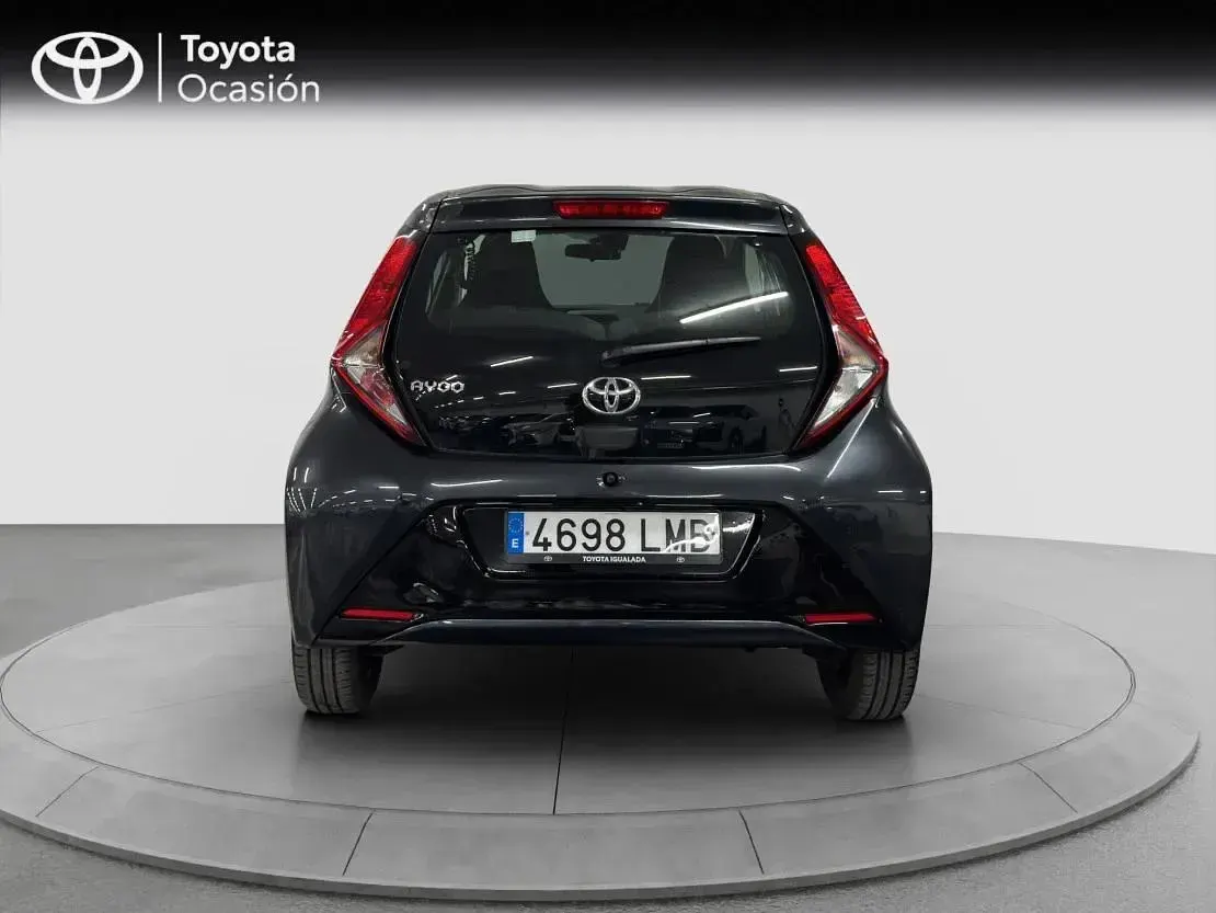 Usado Toyota Aygo X-play 72 CV (52 kW) 2020 Dark gray Utilitario