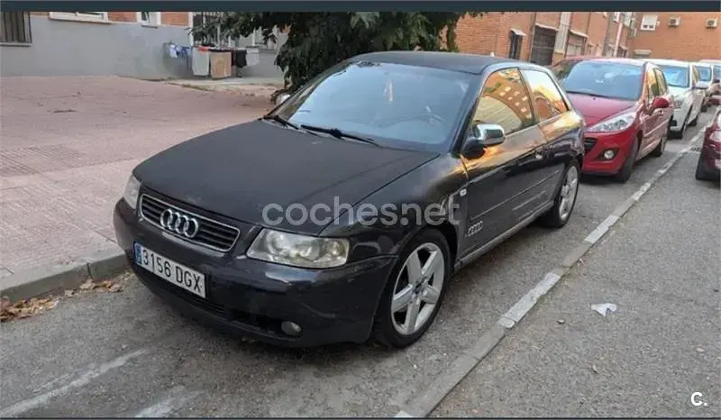 Usado Audi A3 Attraction 130 CV (95 kW) 2001 Negro Utilitario