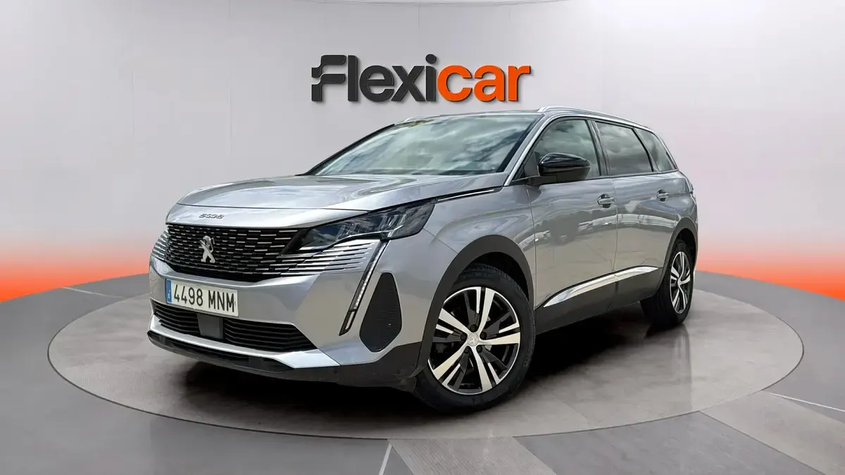 Usado Peugeot 5008 Allure 131 HP (96 kW) 2024 Cinzento SUV
