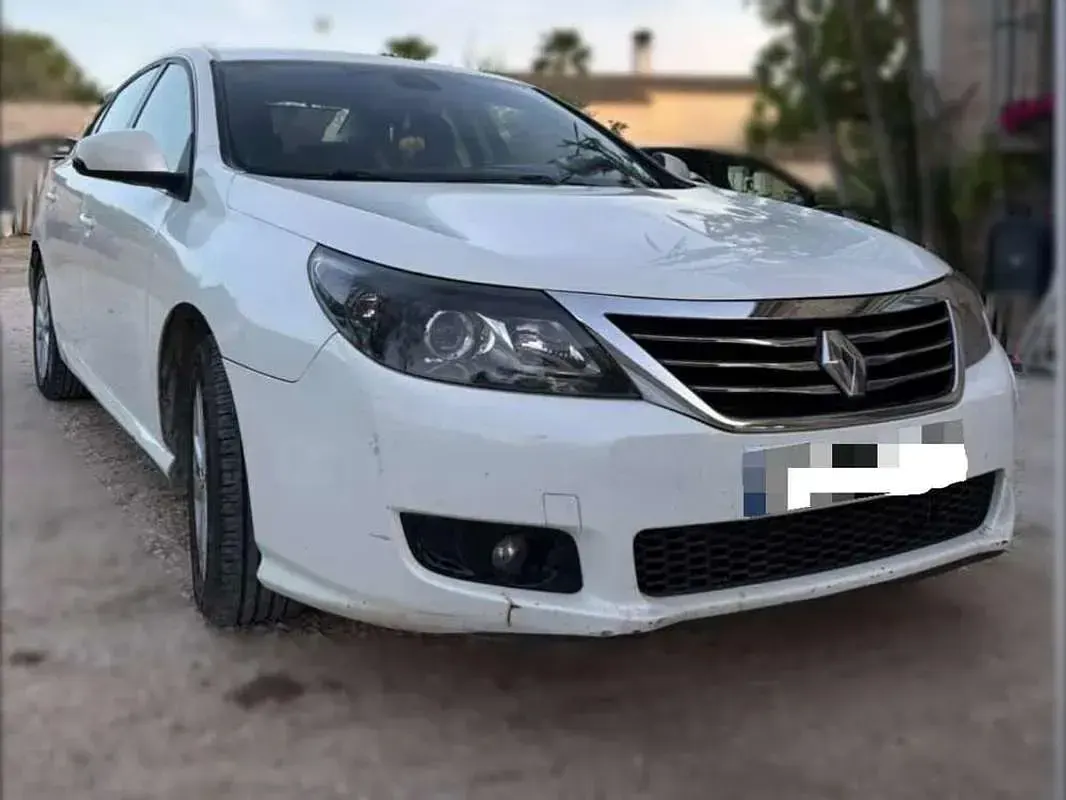 Usado Renault Latitude Privilege 150 CV (110 kW) 2012 Blanco Berlina