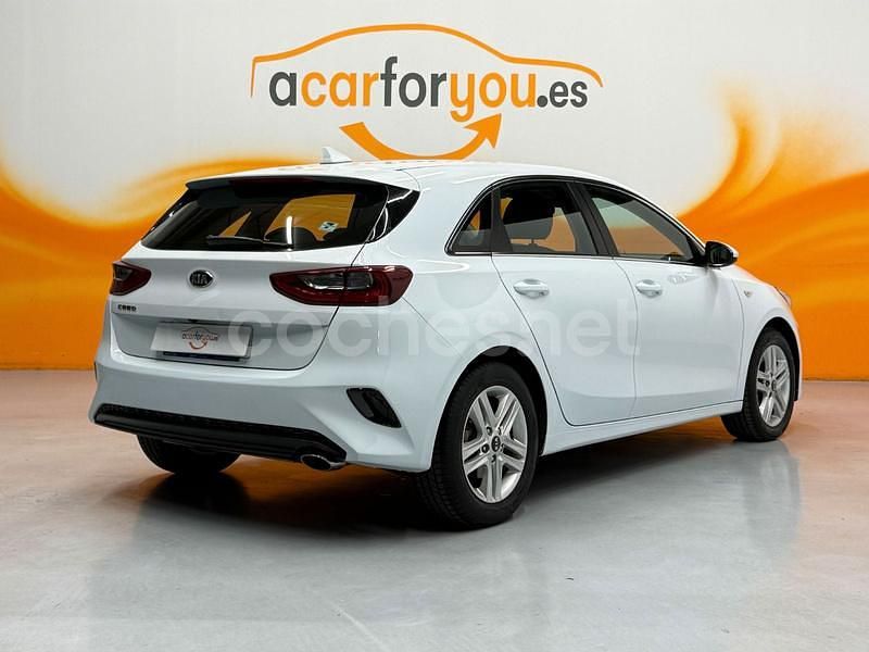 Usado Kia Ceed 120 CV (88 kW) 2021 Blanco Utilitario