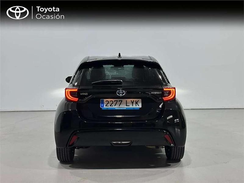 Usado Toyota Yaris Hybrid Style 116 CV (85 kW) 2022 Monovolumen