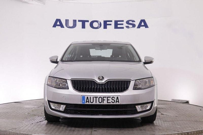 Usado Skoda Octavia Ambition 105 CV (77 kW) 2015 Plata Utilitario