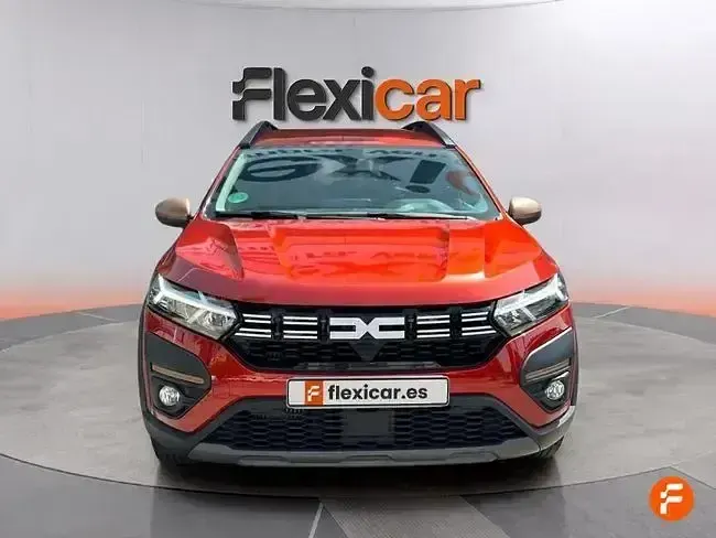 Usado Dacia Jogger Expression 110 CV (80 kW) 2023 Rojo Monovolumen