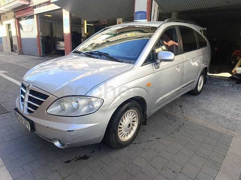 Usado Ssangyong (KGM) Rodius Limited 165 CV (121 kW) 2005 Gris / plata Monovolumen