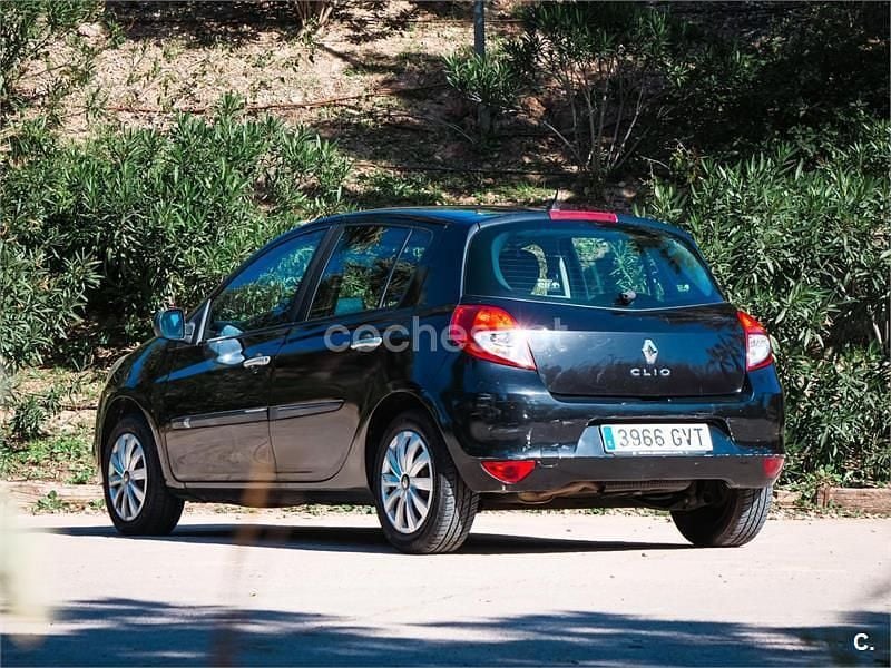 Usado Renault Clio II Authentique 75 CV (55 kW) 2010 Negro Berlina