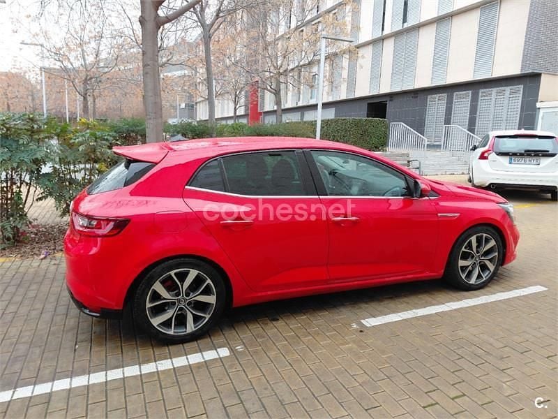 Usado Renault Mégane IV Zen 110 CV (80 kW) 2017 Rojo Berlina