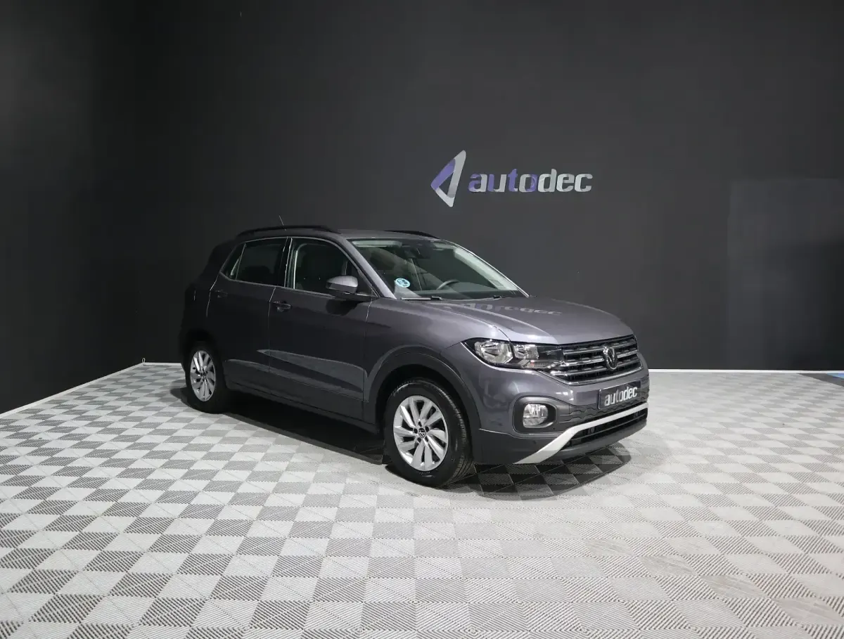 Usado VW T-Cross Advance 110 CV (80 kW) 2023 Gris SUV