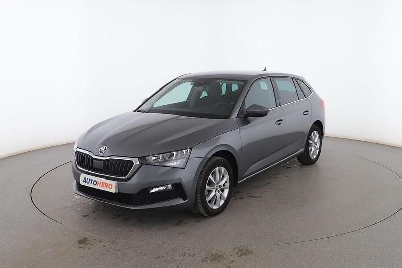 Gris Usado 2022 Skoda Scala Ambition Utilitario | 16.799 € (Precio justo) - Imagen 1/3
