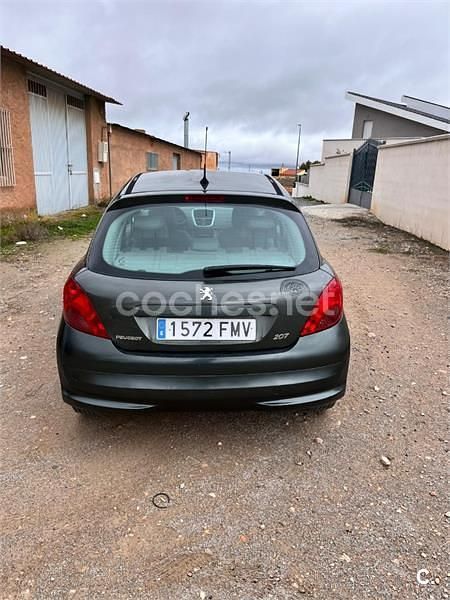 Usado Peugeot 207 90 CV (66 kW) 2007 Verde Berlina