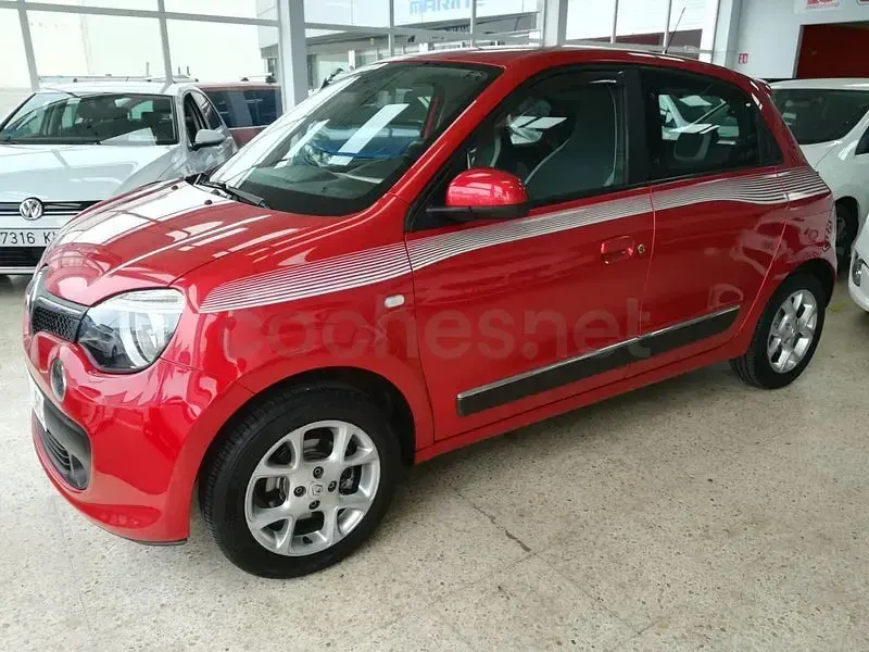 Usado Renault Twingo SE 70 CV (51 kW) 2016 Rojo Utilitario
