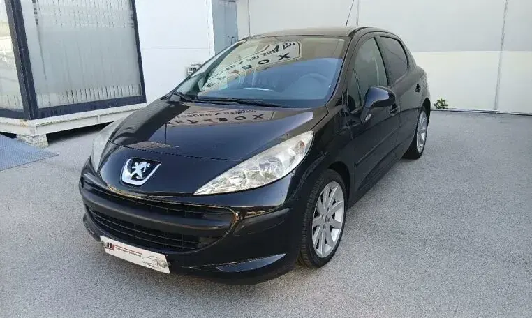 Usado Peugeot 207 69 CV (50 kW) 2009 Negro Utilitario