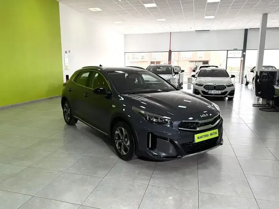 Usado Kia XCeed 100 CV (73 kW) 2025 Gris SUV