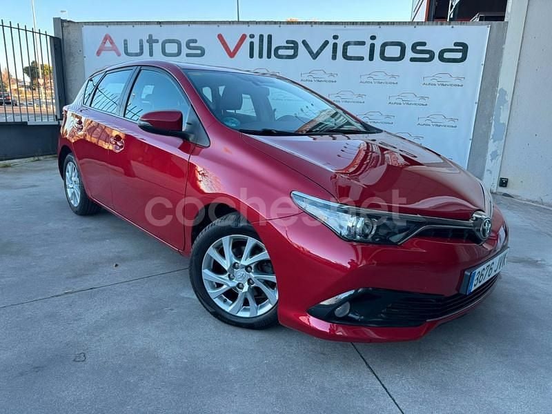 Usado Toyota Auris Active 116 CV (85 kW) 2016 Granate Berlina