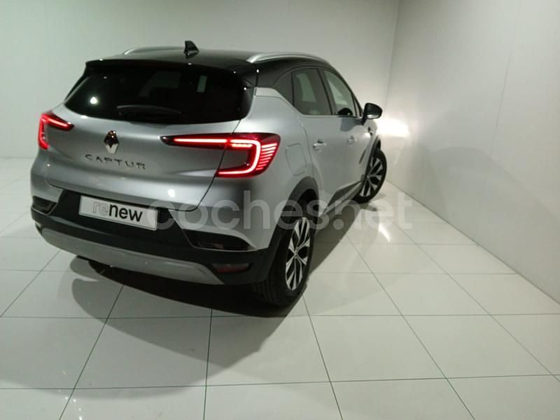 Usado Renault Captur Techno 90 CV (66 kW) 2024 Gris / plata SUV