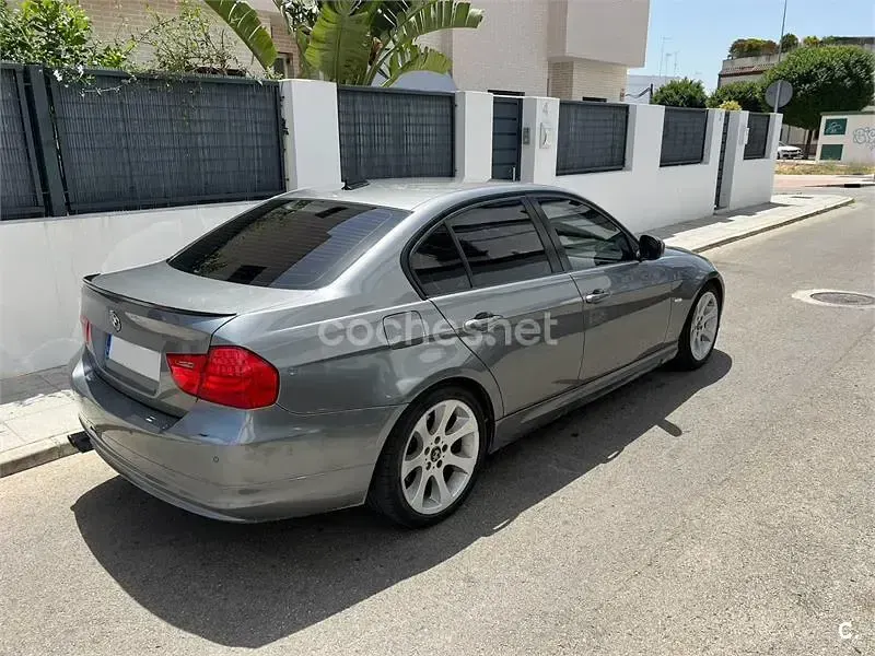 Usado BMW 318 143 CV (105 kW) 2011 Gris / plata Berlina