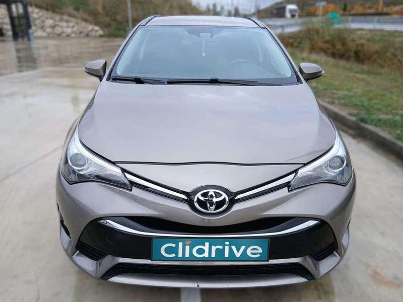 Usado Toyota Avensis Executive 143 CV (105 kW) 2015 Gris Familiar