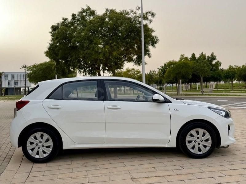 Usado Kia Rio 84 CV (61 kW) 2020 Blanco Berlina