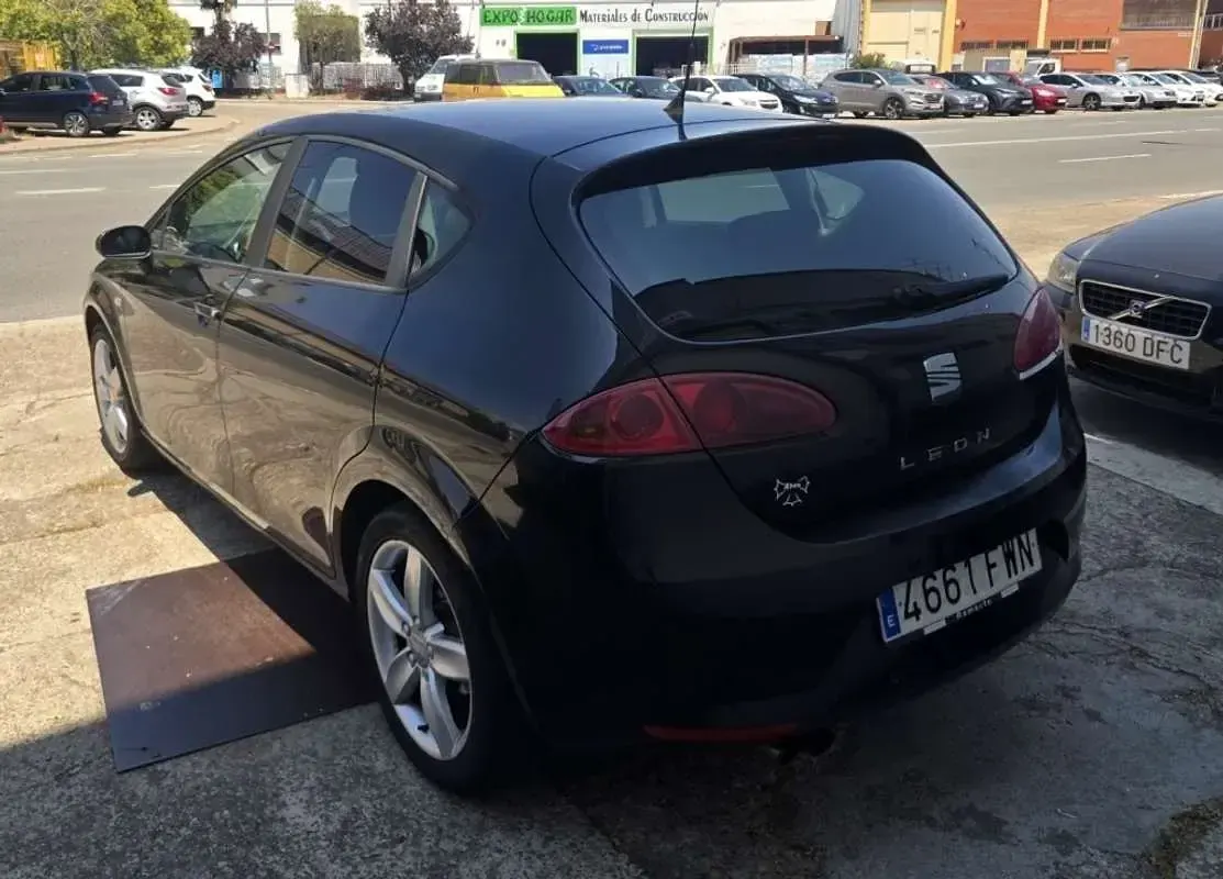 Usado Seat Leon Sport 140 CV (102 kW) 2009 Negro Utilitario
