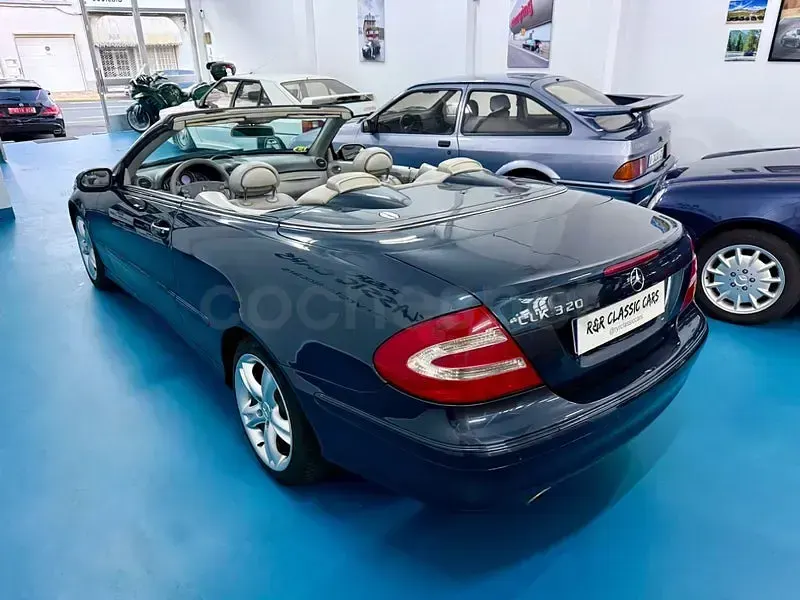 Usado Mercedes CLK320 Avantgarde 218 CV (160 kW) 2003 Azul Descapotable