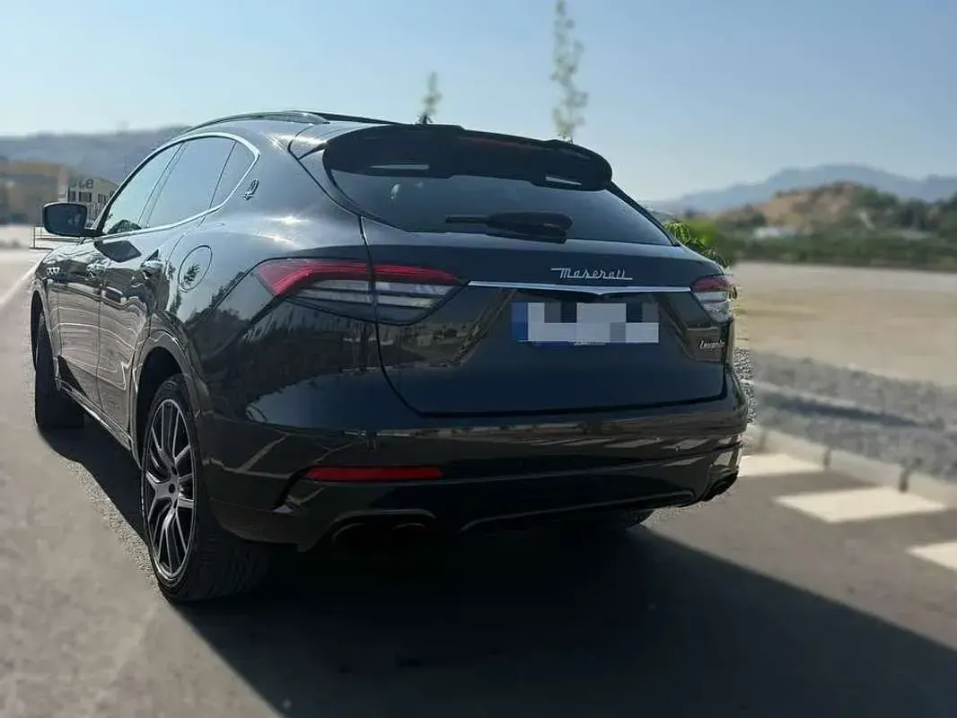 Usado Maserati Levante 275 CV (202 kW) 2016 Gris SUV