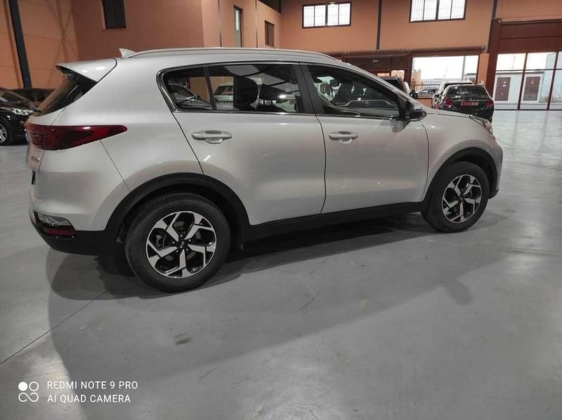 Usado Kia Sportage 136 CV (100 kW) 2022 Gris SUV