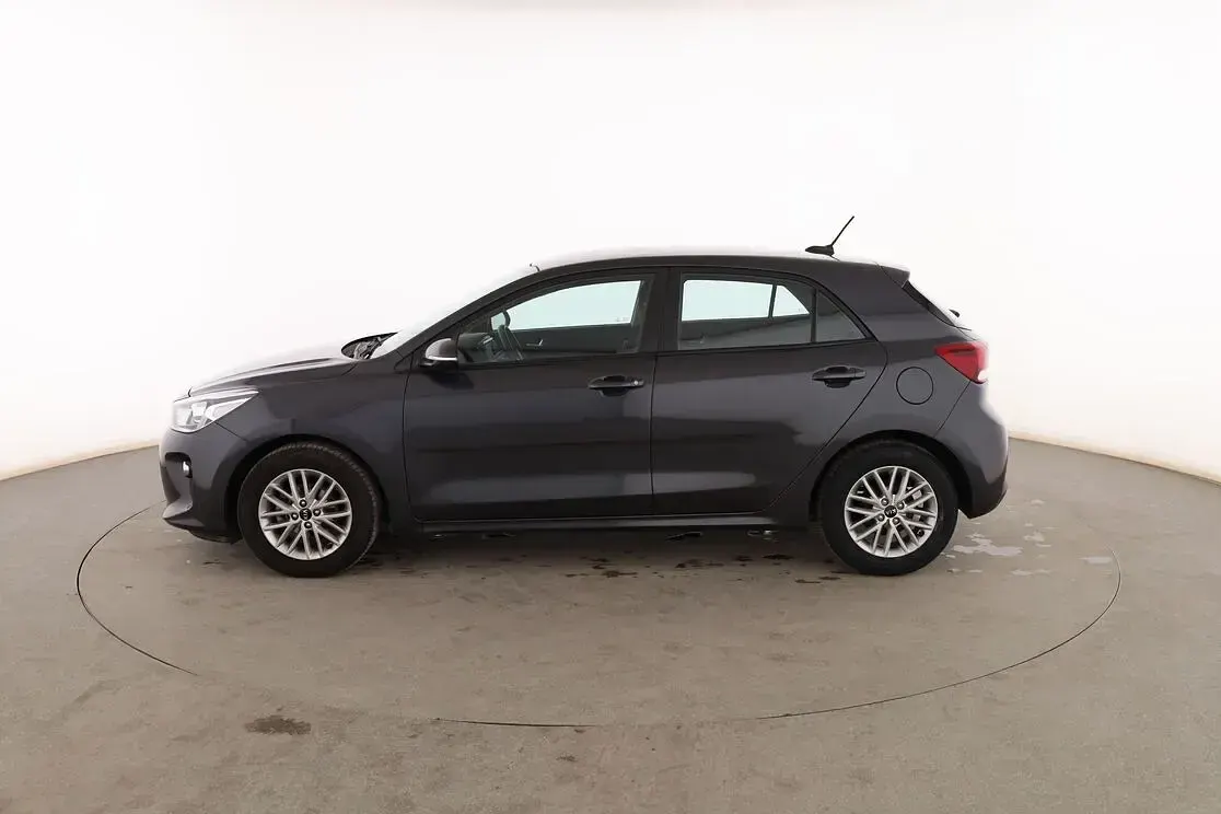 Usado Kia Rio 85 CV (62 kW) 2017 Negro Berlina