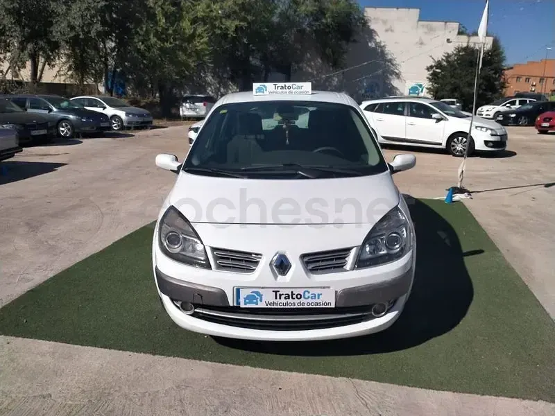Usado Renault Scénic III Dynamique 130 CV (95 kW) 2010 Blanco Monovolumen