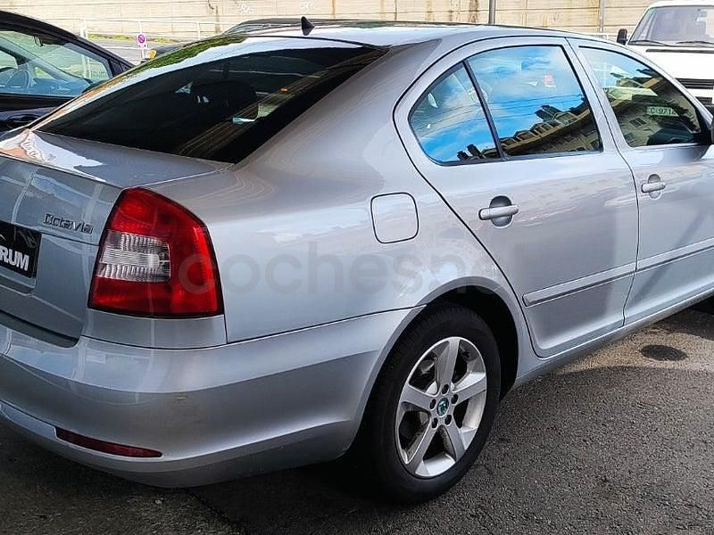 Usado Skoda Octavia 105 CV (77 kW) 2011 Gris / plata Berlina